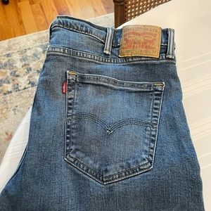 Levi’s 505, 40 x 32, Medium Wash, Like new condition.